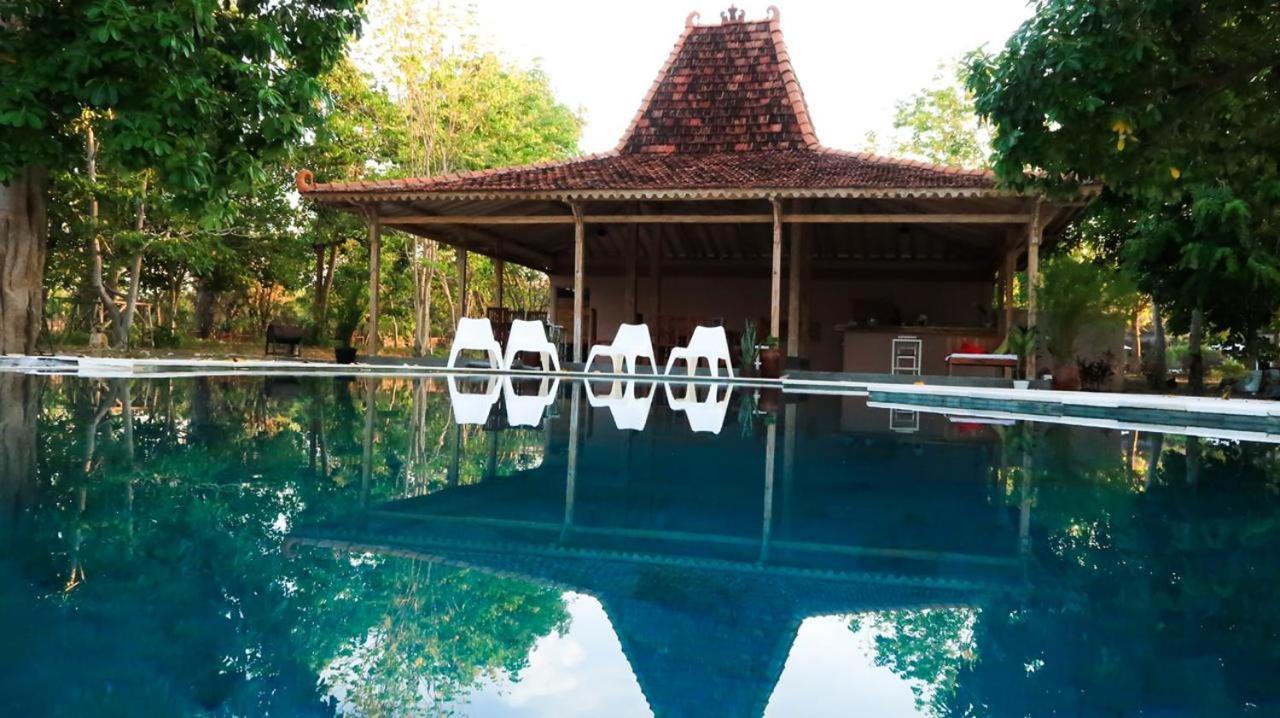 Maleo Moyo Hotel & Dive Resort Moyo Island Exterior photo